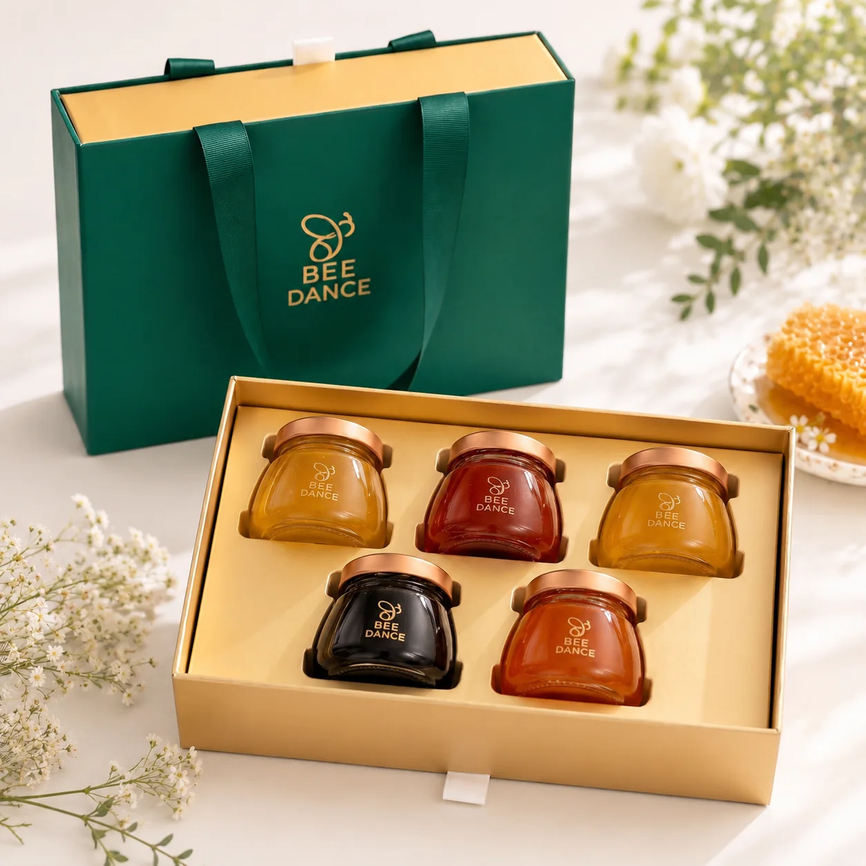 Подарочный набор Five Emerald среди цветов и сот